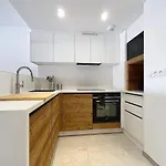 Large New Duplex, 10 People Mountain View & Terrace Apartment