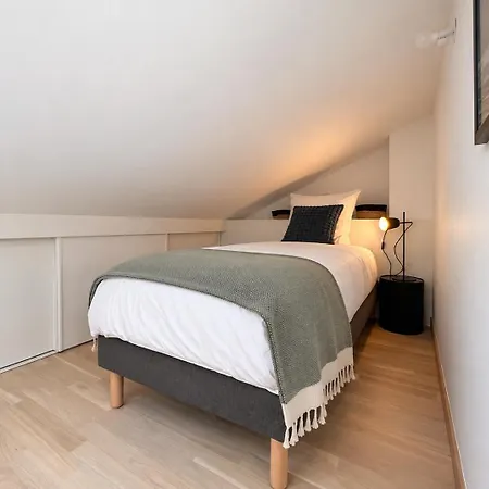 Large New Duplex, 10 People Mountain View & Terrace Apartment